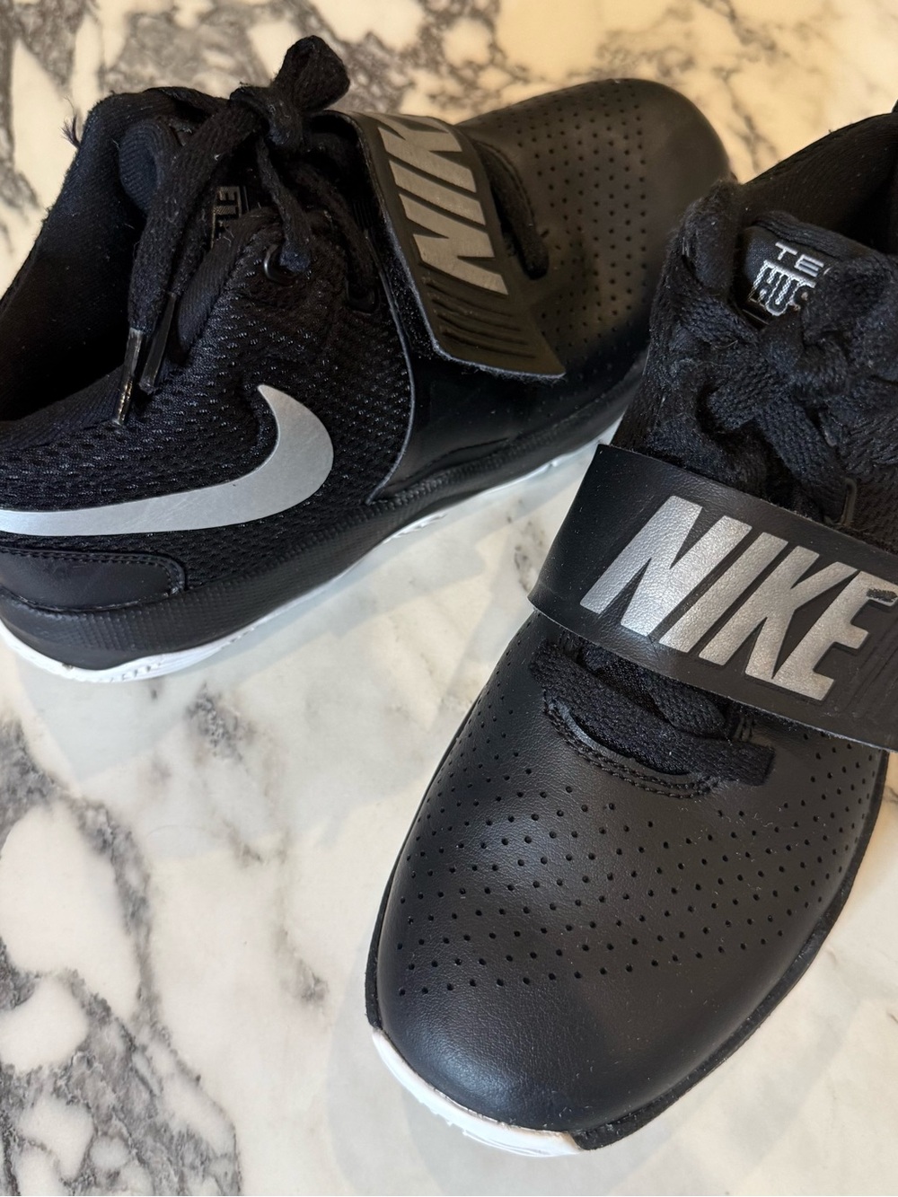 Nike Team Hustle D 8 GS Kids Basketball Shoes Black Silver 3Y 881941-001